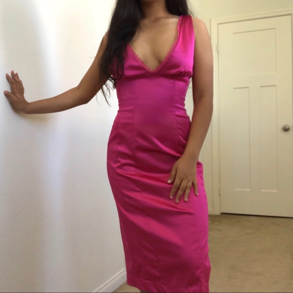 Slim BEBE Dress in Fushia! Silk/Satin texture
